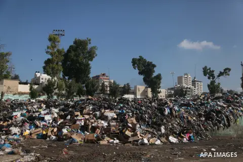 Palestinian workers of the Gaza municipality collect rubbish in Gaza city on July 27, 2014. Three Palestinians were killed in shelling as the Israeli military resumed its assault on Gaza after Hamas shunned an extended l...