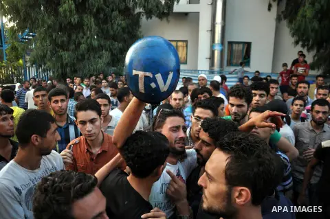 Palestinians carry the body of video journalist, Rami Rayan, following an Israeli Strike in Shijaiyah neighborhood, at Al-Shifa Hospital, in Gaza City, Wednesday, July 30, 2014. Photo by Mohammed Talatene