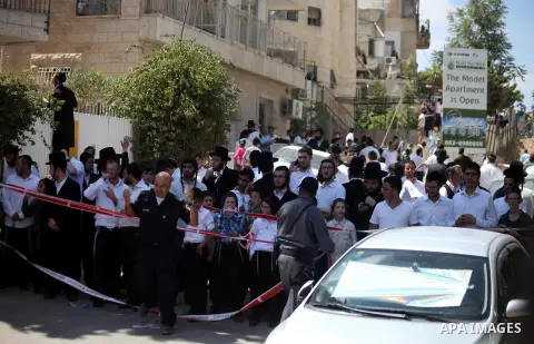 Israeli ultra orthodox Jews watch as Israeli police work at the scene after a Palestinian man rammed an excavator into a bus, on August 4, 2014 in Jerusalem, killing one person and lightly injuring five others. The incid...