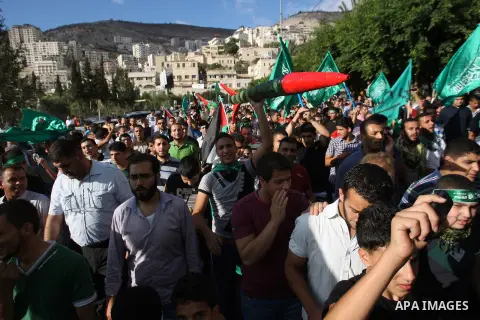 Palestinian Hamas supporters shout slogans against Israel during a protest to support Hamas and against the Israeli attack to Gaza strip in the West Bank city of Nablus, 04 August 2014. Israel will not end its offensive...