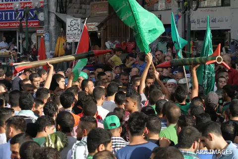 Palestinian Hamas supporters shout slogans against Israel during a protest to support Hamas and against the Israeli attack to Gaza strip in the West Bank city of Nablus, 04 August 2014. Israel will not end its offensive...