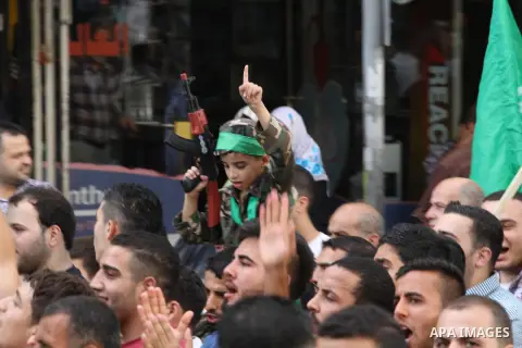 Palestinian Hamas supporters shout slogans against Israel during a protest to support Hamas and against the Israeli attack to Gaza strip in the West Bank city of Nablus, 04 August 2014. Israel will not end its offensive...
