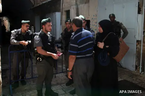 A Palestinian man argues with Israeli policemen as they block a road that leads to the al-Aqsa mosque compound, in Jerusalem's Old City on August 05, 2014. Israeli policemen closed the mosque's main gates and allowed sma...