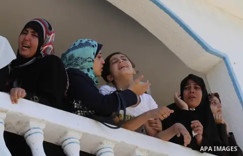 Palestinian relatives mourn the body of Palestinian of Al-Quds brigades, the military wing of Islamic Jihad, Shaban Al-Dahdouh, during his funeral in Gaza City, 06 August 2014. For the first time in nearly a month, the g...