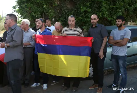Palestinian protesters hold the flag of Colombia during a protest against the Israeli offensive on Gaza Strip, outside the Red Cross headquarter in east Jerusalem's Sheikh Jarrah neighborhood on August 07, 2014, while di...