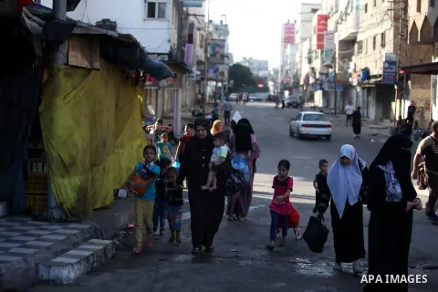 Palestinian families leave their homes in Gaza City's Shejaiya neighborhood in fear of Israeli attacks, after Palestinian factions in Gaza refused to extend the 72-hour ceasefire with Israel, on August 8, 2014. Militants...