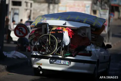 Palestinian families leave their homes in Gaza City's Shejaiya neighborhood in fear of Israeli attacks, after Palestinian factions in Gaza refused to extend the 72-hour ceasefire with Israel, on August 8, 2014. Militants...