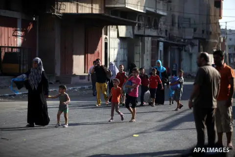 Palestinian families leave their homes in Gaza City's Shejaiya neighborhood in fear of Israeli attacks, after Palestinian factions in Gaza refused to extend the 72-hour ceasefire with Israel, on August 8, 2014. Militants...