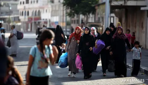 Palestinian families leave their homes in Gaza City's Shejaiya neighborhood in fear of Israeli attacks, after Palestinian factions in Gaza refused to extend the 72-hour ceasefire with Israel, on August 8, 2014. Militants...