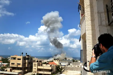 Smoke rises following what witnesses said was an Israeli air strike in Gaza City August 9, 2014. Israel launched more than 20 aerial attacks in Gaza early on Saturday and militants fired several rockets at Israel in a se...