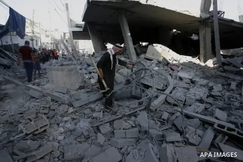 Palestinians inspect a house after it was hit by an Israeli military strike in Rafah in the southern Gaza Strip on August 10, 2014. Israel will not engage in talks to end the violence in Gaza while coming under fire, Pri...