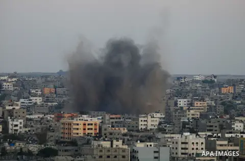 Smoke rises from a building after an Israeli air strike in Gaza city on August 10, 2014. Palestinian and Israeli negotiators on Sunday said they had accepted an Egyptian proposal for a new 72-hour truce with Israel, clea...