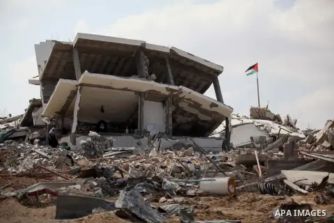 Palestinians inspect their destroyed house, which witnesses said was damaged during the Israeli offensive, on the fourth day of a five-day ceasefire in Johr El-Deek village near the central Gaza Strip August 17, 2014. Pr...