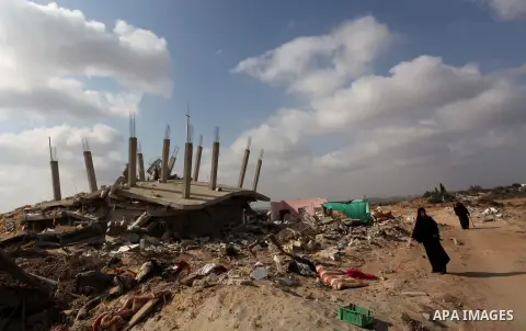 Palestinians inspect their destroyed houses, which witnesses said were damaged during the Israeli offensive, on the fourth day of a five-day ceasefire in Johr El-Deek village near the central Gaza Strip August 17, 2014....