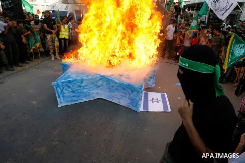 Palestinian Hamas supporters take part in a rally to support Palestinian negotiators in Cairo, Egypt, in Rafah in the southern Gaza Strip, August 17, 2014. Israeli Prime Minister Benjamin Netanyahu said on Sunday any dea...