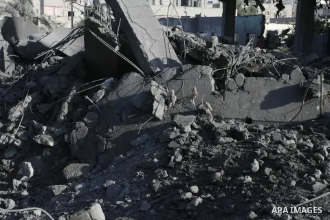 Palestinians gather around the rubble of a house, which witnesses said was destroyed in an Israeli air strike, in Rafah in the southern Gaza Strip August 20, 2014. Hamas militants in the Gaza Strip fired rockets at Israe...