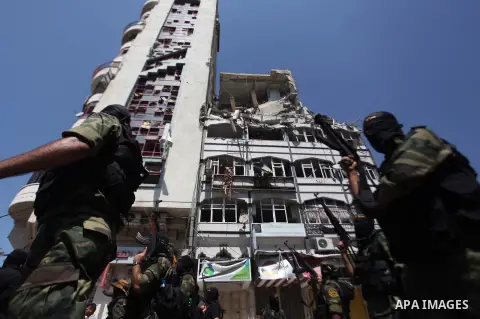 Palestinian Islamic Jihad supporters celebrate with people what they said was a victory over Israel, in Gaza City August 29, 2014. An open-ended ceasefire, mediated by Egypt, took effect on Tuesday evening. It called for...
