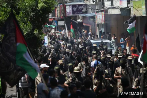 Palestinian Islamic Jihad supporters celebrate with people what they said was a victory over Israel, in Gaza City August 29, 2014. An open-ended ceasefire, mediated by Egypt, took effect on Tuesday evening. It called for...