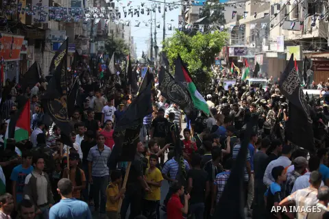 Palestinian Islamic Jihad supporters celebrate with people what they said was a victory over Israel, in Gaza City August 29, 2014. An open-ended ceasefire, mediated by Egypt, took effect on Tuesday evening. It called for...
