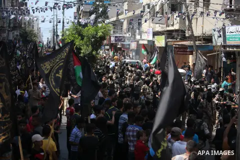 Palestinian Islamic Jihad supporters celebrate with people what they said was a victory over Israel, in Gaza City August 29, 2014. An open-ended ceasefire, mediated by Egypt, took effect on Tuesday evening. It called for...
