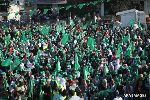 Palestinians who support the Islamic Hamas movement celebrate what they said was a victory by Palestinians in Gaza over Israel following a ceasefire, in the West Bank city of Ramallah August 30, 2014. An open-ended cease...
