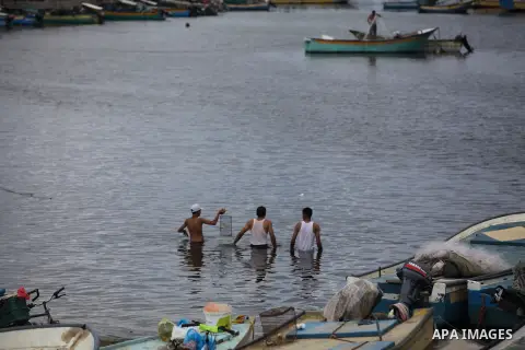 Palestinian fishermen cast their nets at Gaza's seaport in Gaza City on Sep. 06 2014. Israel and Hamas accepted an Egyptian proposal for a long-term ceasefire in war-torn Gaza. Restrictions imposed on Gaza fishermen are...