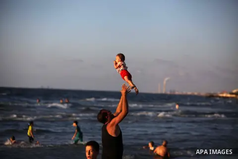 Palestinians enjoy a day on the beach of Gaza sea on Sep. 07, 2014. Photo by Ashraf Amra