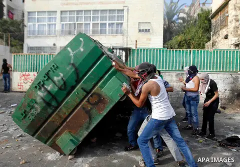 Palestinian protesters hurl stones during clashes with Israeli police in the East Jerusalem neighbourhood of Wadi Joz September 7, 2014. Palestinians rioted in Israeli-occupied East Jerusalem on Sunday after news that a...