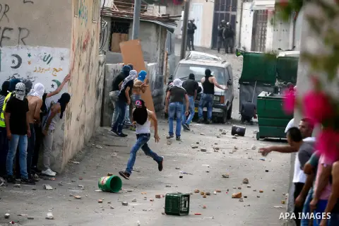 Palestinian protesters hurl stones during clashes with Israeli police in the East Jerusalem neighbourhood of Wadi Joz September 7, 2014. Palestinians rioted in Israeli-occupied East Jerusalem on Sunday after news that a...