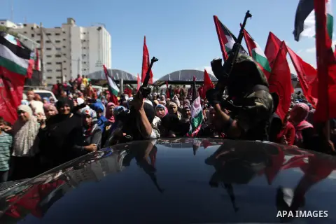 Palestinian militants from the Democratic Front for the Liberation of Palestine (DFLP) take part in a military show in Gaza City September 11, 2014. An open-ended ceasefire between Israel and Hamas-led Gaza militants, me...