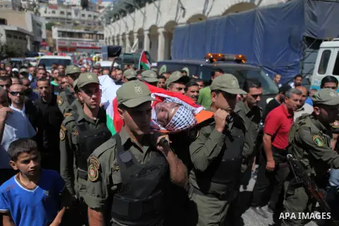 Palestinian security forces carry the body of Raed al-Jabari, 35, during his funeral in the West Bank city of Hebron, September 12, 2014. Al-Jabari died on Tuesday in Israel's Soroka Medical Center after Palestinian offi...