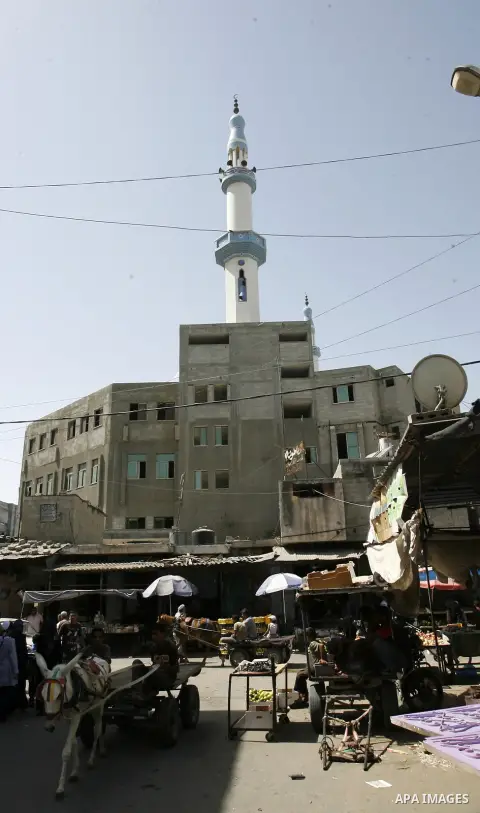 Palestinians shop at a street market in Rafah in the southern Gaza Strip on Sept. 17, 2014. An open-ended ceasefire between Israel and Hamas-led Gaza militants, mediated by Egypt, took effect on August 26 after a seven-w...