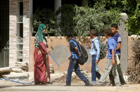 Palestinian children walk on their way to the school in the town of Khan Younis in the southern Gaza Strip, Sep. 22, 2014. Gazans who endured more than 50 days of devastating Israeli bombardment are now eager to enjoy so...