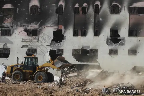 Palestinian workers collect the rubble of houses that were destroyed during the devastating 50-day war between Israel and Hamas at Al-Shojae'ya neighborhood east of Gaza City on October 12, 2014. Ahead of a donors confer...