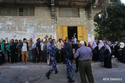 Employees of former Palestinian government in Gaza Strip wait to receive their salaries at a Post Office in Gaza city on October 29, 2014. The Palestinian national unity government headed by prime minister Rami Hamdallah...