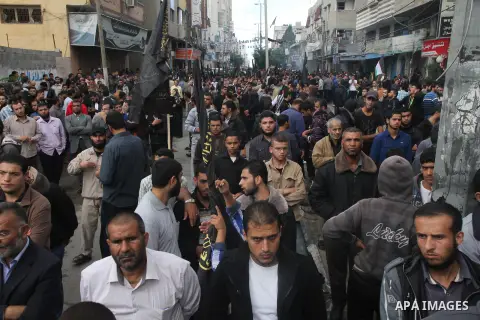 Palestinian Islamic Jihad movement supporters take part in a demonstration against Israeli restrictions at the Al-Aqsa Mosque compound, and in solidarity with the people in Jerusalem, in Gaza City October 31, 2014. Musli...