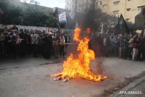 Palestinians burn a U.S flag and an Israeli flag during an anti-Israel rally organised by the Islamic Jihad movement over the entry restrictions to the al-Aqsa mosque, in Gaza City October 31, 2014. Muslim men over 50 pr...