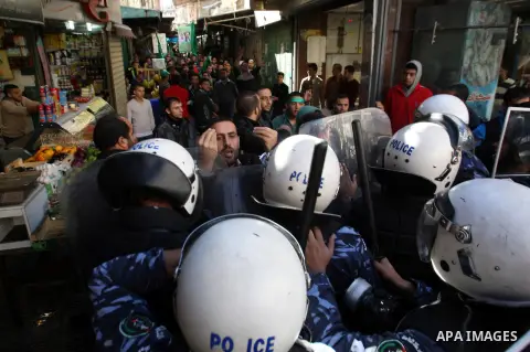 Members of Palestinian security forces clash with protesters during an anti-Israel protest against the recent visits by Jewish activists to al-Aqsa mosque, in the West Members of Palestinian security forces clash with Ha...