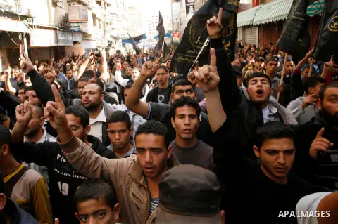 Palestinian supporters of Islamic Jihad movement take part in an anti-Israel protest against the recent visits by Jewish activists to al-Aqsa mosque, in Khan Younis in the southern Gaza Strip November 7, 2014. In recent...