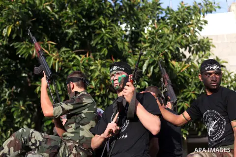 Young Palestinians from Hamas's "popular army" take part in a military graduation ceremony in Jabaliya refugee camp in the northern Gaza Strip November 7, 2014. Hamas recently formed a "popular army" for young Palestinia...