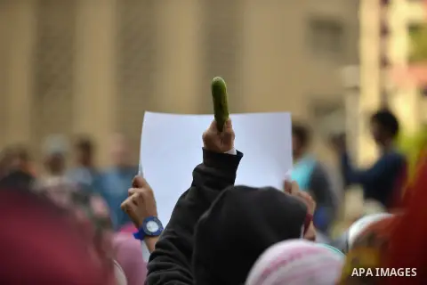 Egyptian anti-Mubarak students chant slogans one day after a court dismissed murder charges against former president Hosni Mubarak at Cairo University, Egypt, 30 November 2014. Two people were killed in clashes between p...