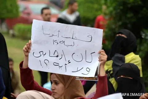 Egyptian students who are members in Students Against the Coup group (SAC), take part in a demonstration against the Cairo Criminal Court's decision to drop charges against former president Hosni Mubarak, at Cairo Univer...