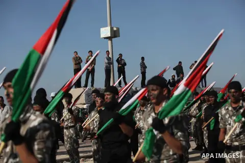 Members of Palestinian security forces march during a graduation ceremony in Gaza City December 4, 2014. Photo by Ashraf Amra