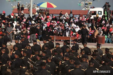 Members of Palestinian security forces march during a graduation ceremony in Gaza City December 4, 2014. Photo by Ashraf Amra