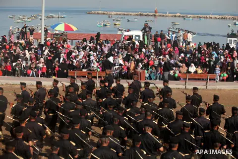 Members of Palestinian security forces march during a graduation ceremony in Gaza City December 4, 2014. Photo by Ashraf Amra