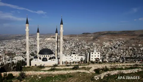 A general view shows a mosque of the late Palestinian leader Yasser Arafat, in the West Bank city of Nablus December 4, 2014. Photo by Nedal Eshtayah