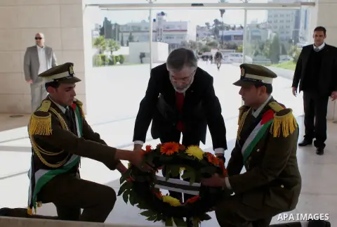 Sinn Fein leader Gerry Adams lays a wreath on the tomb of late Palestinian leader Yasser Arafat upon his arrival in the West Bank city of Ramallah on December 4, 2014. Photo by Shadi Hatem