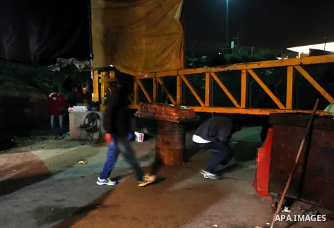Palestinian labourers cross into jerusalem through the Nilin crossing near the West Bank city of Ramallah December 8, 2014. Photo by Shadi Hatem
