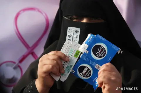 A Palestinian Cancer patient takes part in a protest to demand for her treatment, in front of the headquarters of the Council of Ministers in Gaza city December 9, 2014. Photo by Ashraf Amra