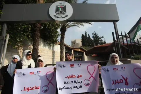 Palestinian Cancer patients take part in a protest to demand for their treatment, in front of the headquarters of the Council of Ministers in Gaza city December 9, 2014. Photo by Ashraf Amra